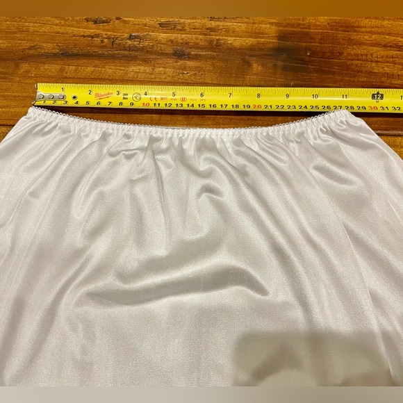Vintage satin Vanity Fair half slip - Picture 5 of 8